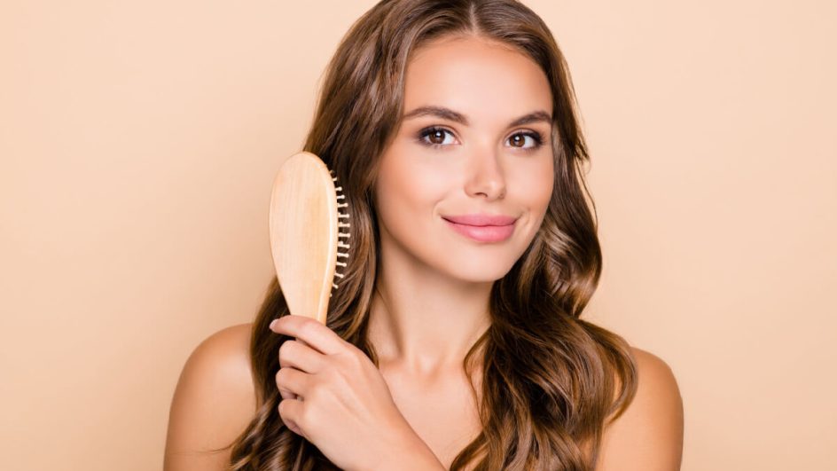 A psoríase é uma doença que também afeta o couro cabeludo (Imagem: Roman Samborskyi | Shutterstock)