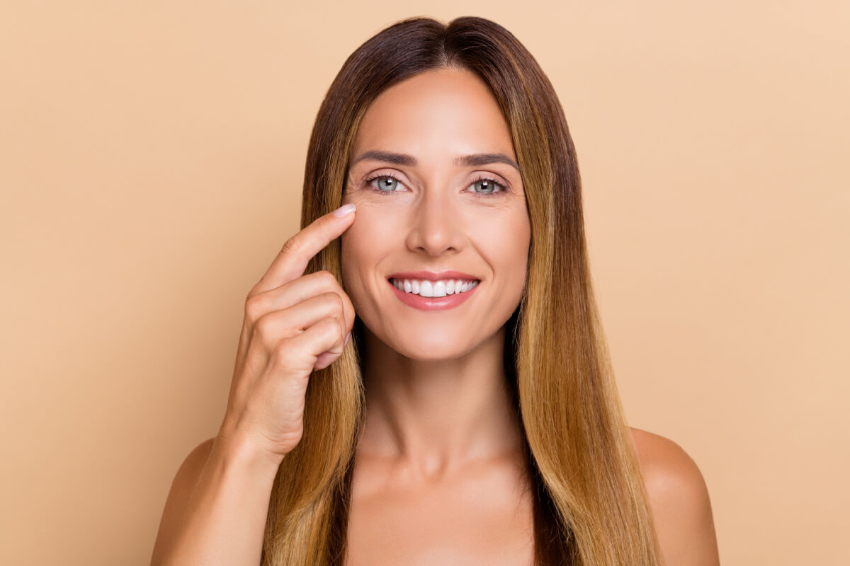 Blefaroplastia tem efeitos positivos na autoestima dos pacientes (Imagem: Veles Studio | Shutterstock)