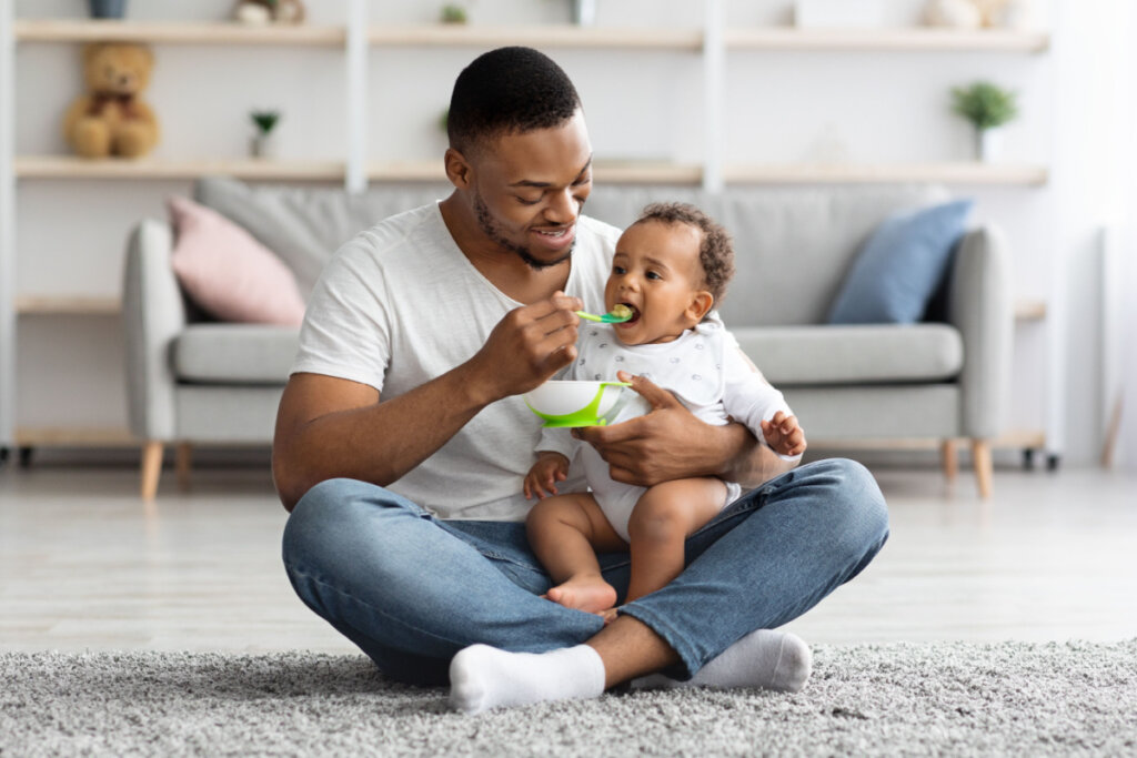 A fertilização in vitro faz parte do processo de homens que querem se tornar pai solo (Imagem: Prostock-studio | Shutterstock)