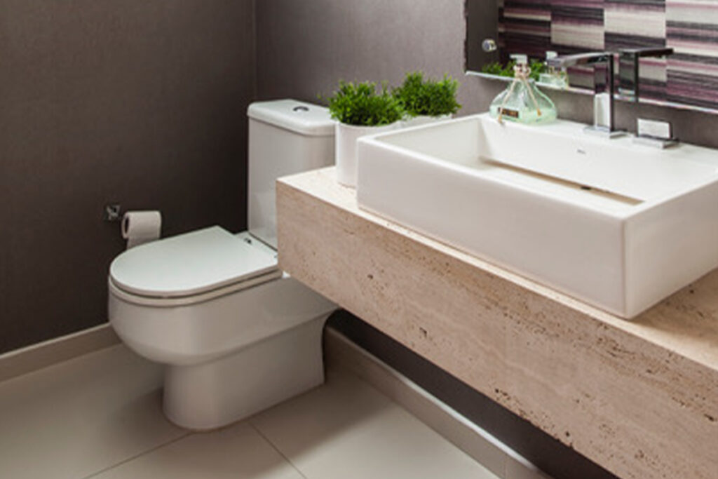 Lavabo abre espaço para expor um décor mais arrojado (Imagem: Eduardo Pozella)