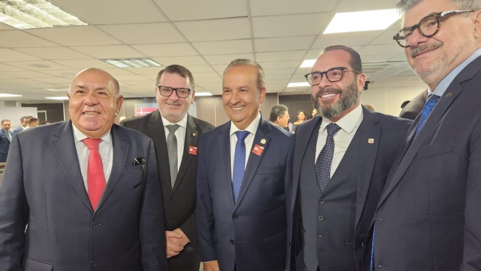 Posse de Fernando Comin