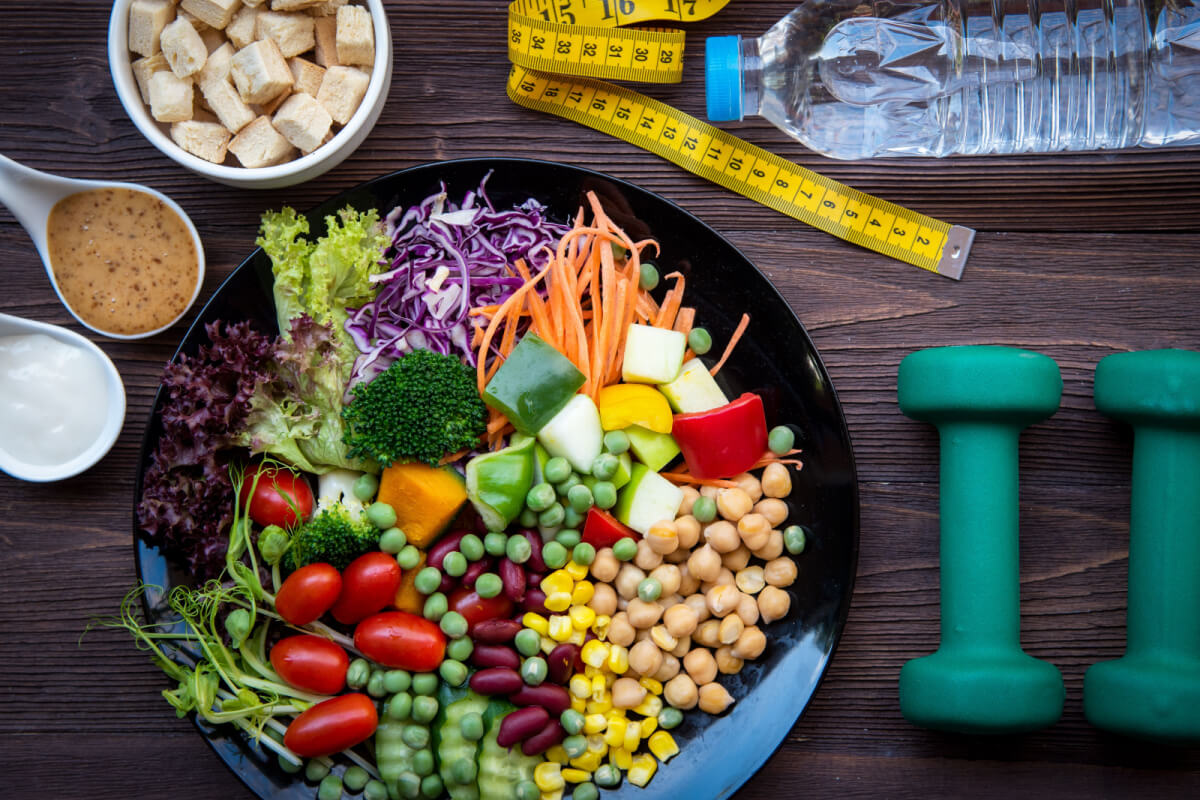 É importante consumir as proteínas de maneira equilibrada (Imagem: Freebird7977 | Shutterstock)