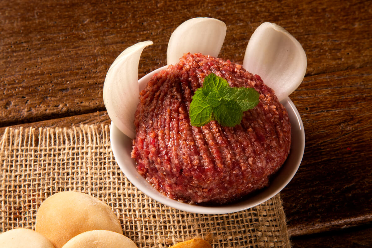 Quibe cru (Imagem: Paulo Vilela | Shutterstock)