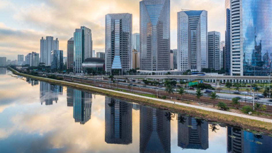 Em algumas cidades brasileiras, o preço dos imóveis pode ser bem alto (Imagem: Thiago Leite | Shutterstock)