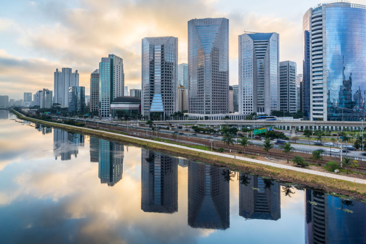 Em algumas cidades brasileiras, o preço dos imóveis pode ser bem alto (Imagem: Thiago Leite | Shutterstock)