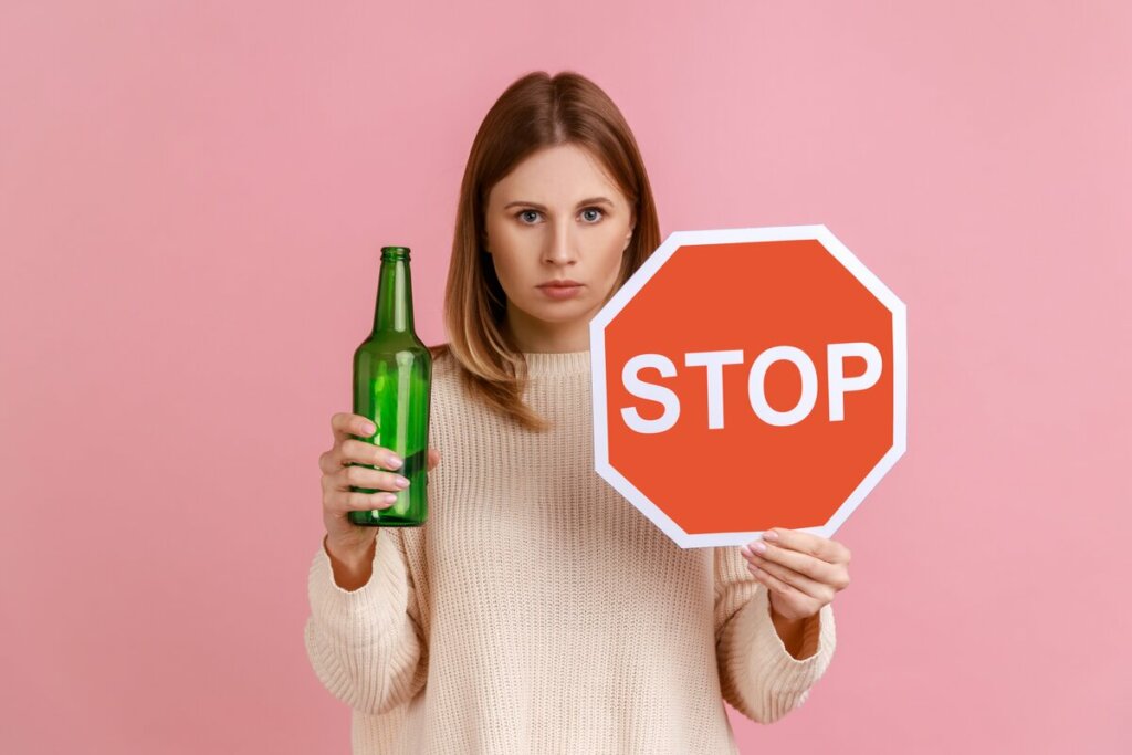 Álcool tem maiores impactos em pessoas com problemas cardíacos anteriores (Imagem: Khosro | Shutterstock)