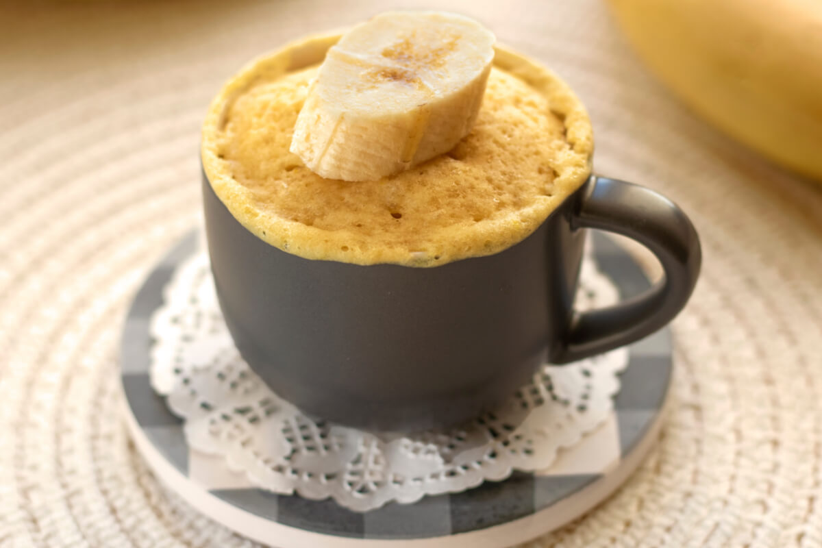 Bolo de caneca de banana com aveia (Imagem: Nataliia Suietska | Shutterstock)