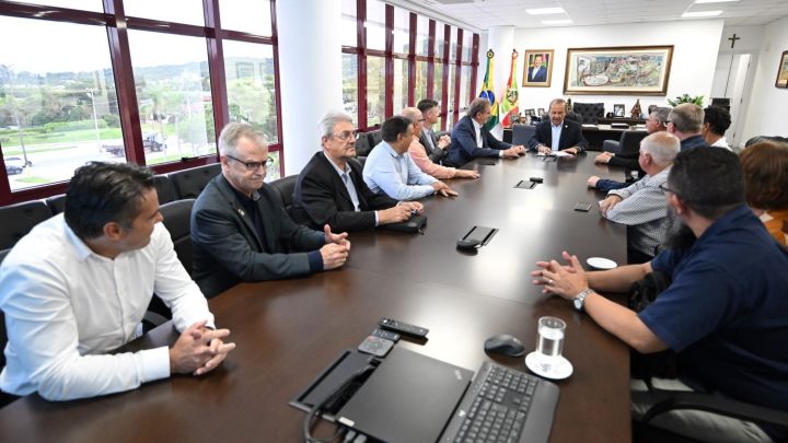 Acordo define ajuste de 6% no salário mínimo regional de SC e proposta é enviada para Alesc