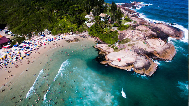 As lendas e a história real da mulher que dá nome à praia de Florianópolis