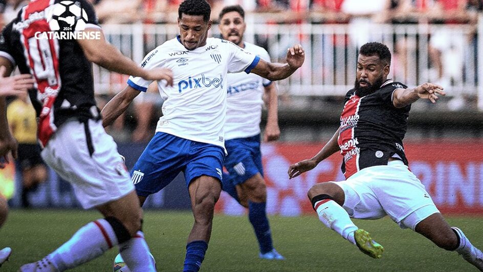 Sem VAR, Joinville e Avaí ficaram num empate de 1 x 1, na Arena neste sábado (Foto: reprodução, X, Avaí FC)