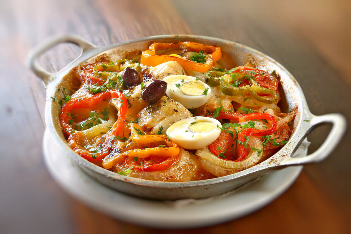 Bacalhoada com pimentão (Imagem: lhmfoto | Shutterstock)