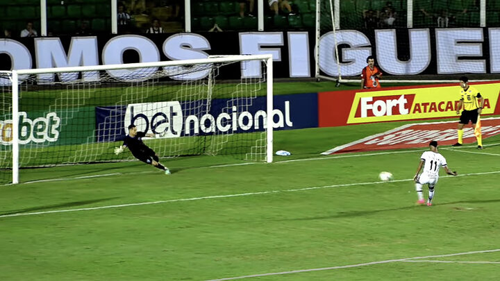 Atacante Alisson perdeu a única penalidade nas cobranças alternadas (Foto: reprodução, MBTV)