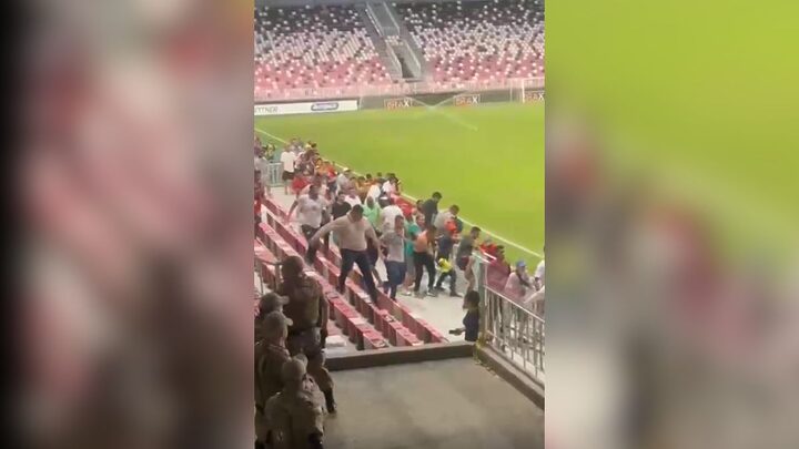 Briga entre torcedores na Arena Joinville (Foto: Redes Sociais, Reprodução)