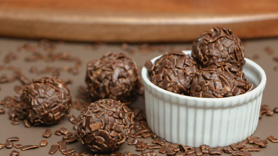 Brigadeiro de casca de banana (Imagem: Anderson Stange | Shutterstock)