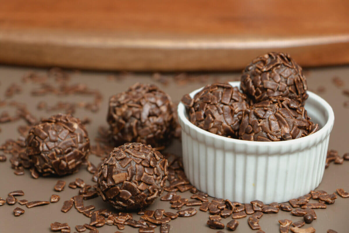 Brigadeiro de casca de banana (Imagem: Anderson Stange | Shutterstock)