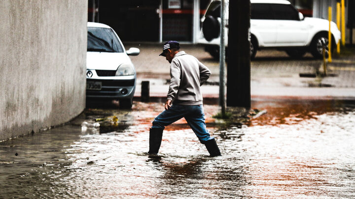 Chuva em SC no outono/ ciclone / ressaca