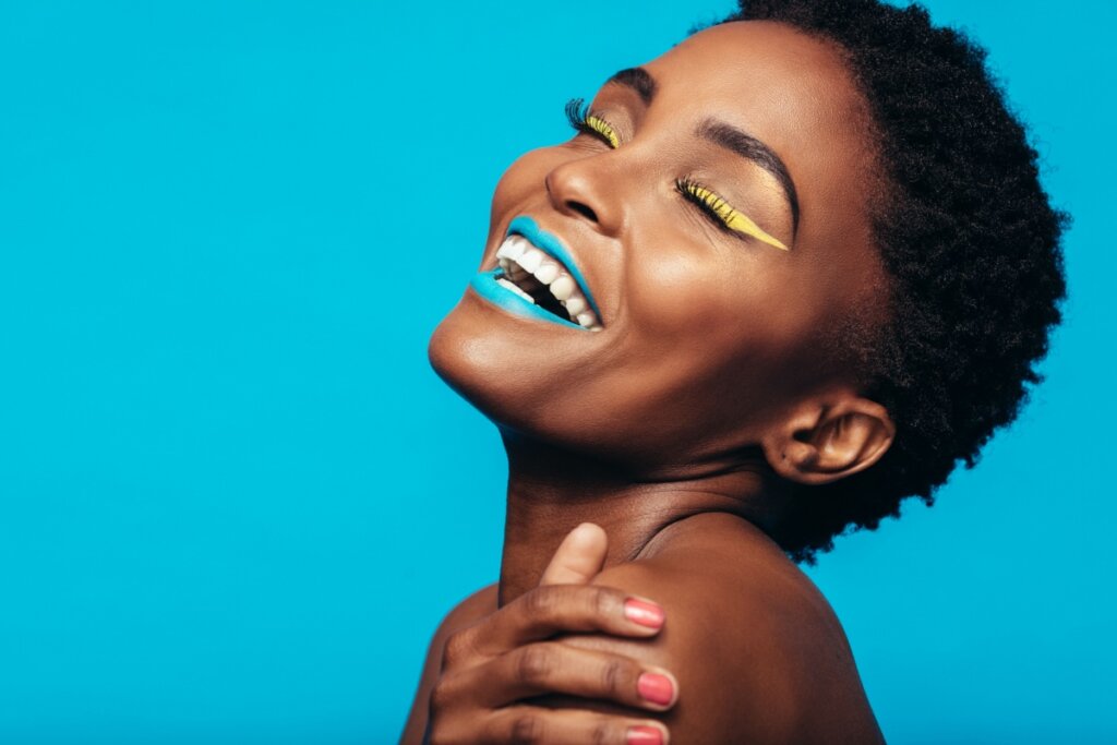 As makes coloridas são uma ótima opção para o evento (Imagem: Jacob Lund | Shutterstock)