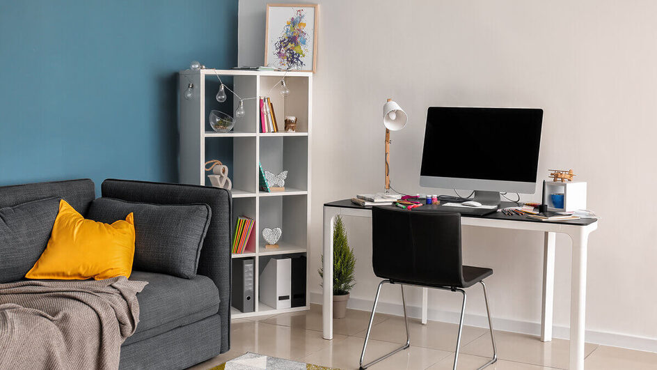 Criar um ambiente de estudos favorece o aprendizado de crianças e adolescentes (Imagem: Aquarius Studio | Shutterstock)