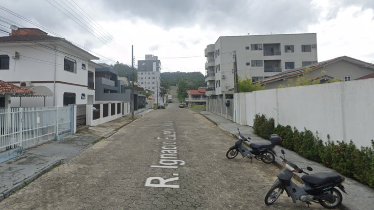 Criança de 9 anos sobrevive a queda de 10 metros de altura em prédio de São João Batista
