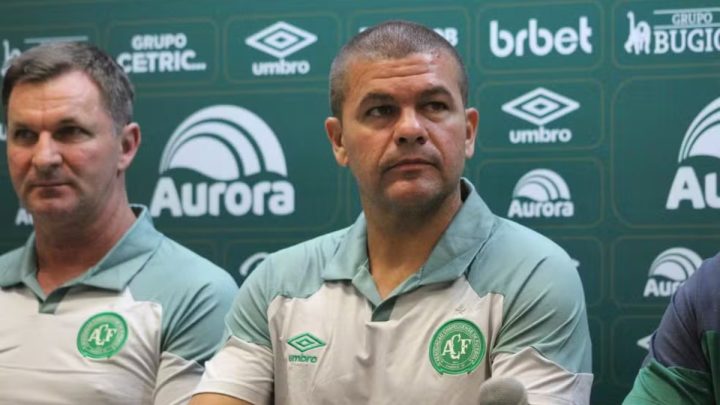 Enquete_ Umberto Louzer deve continuar no comando da Chapecoense