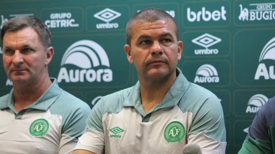 Enquete_ Umberto Louzer deve continuar no comando da Chapecoense