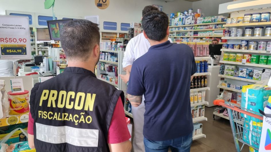 Procon fiscaliza farmácias