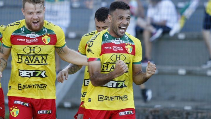 GOLS Brusque goleia o Marcílio Dias e vence por 4 a 1