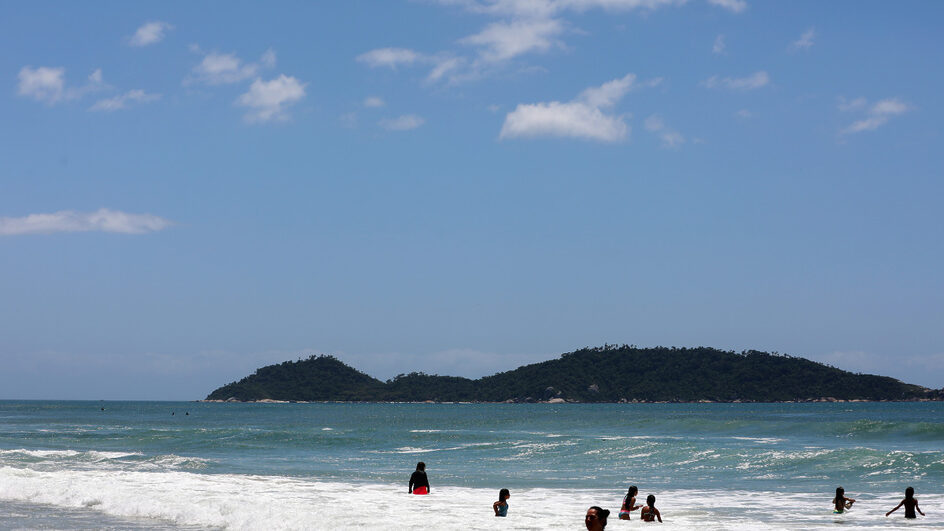 Homem desaparece na Praia do Campeche, em Florianópolis, durante banho de mar