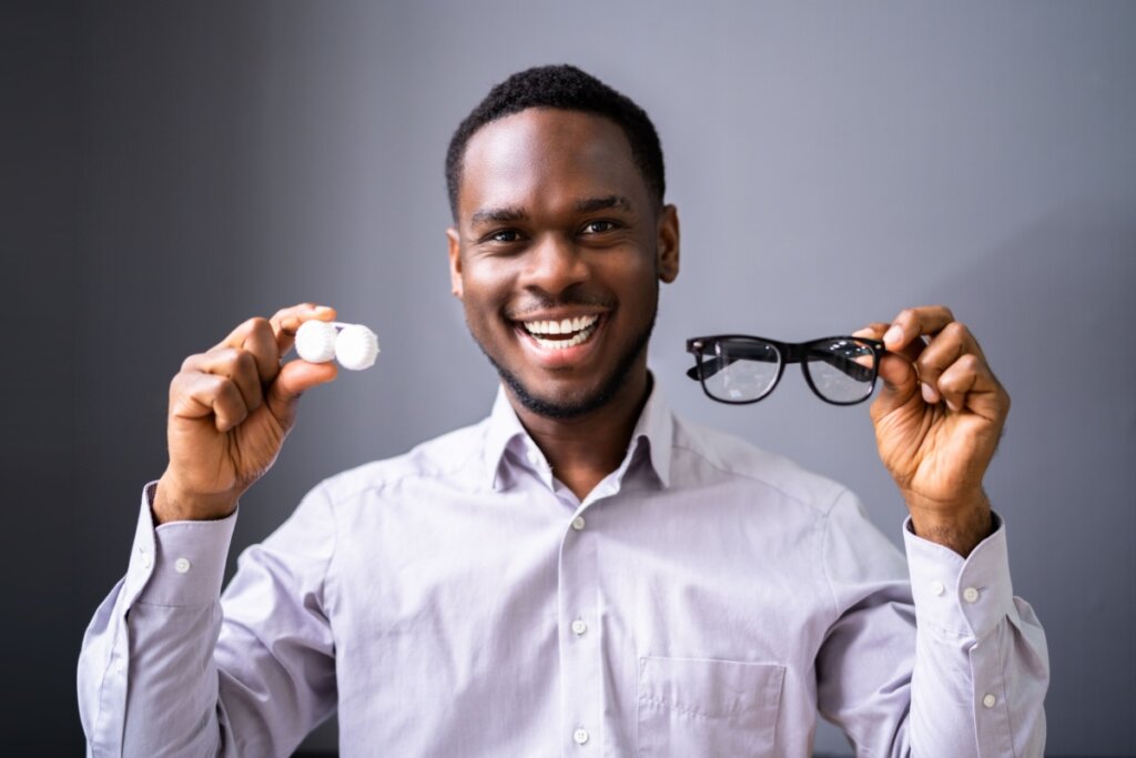 Lentes de contato são tão eficazes quanto óculos (Imagem: Andrey_Popov | Shutterstock)