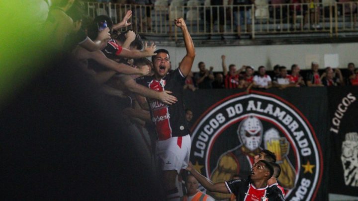 JEC comemora o gol (Foto: Gustavo Mejía, Joinville)