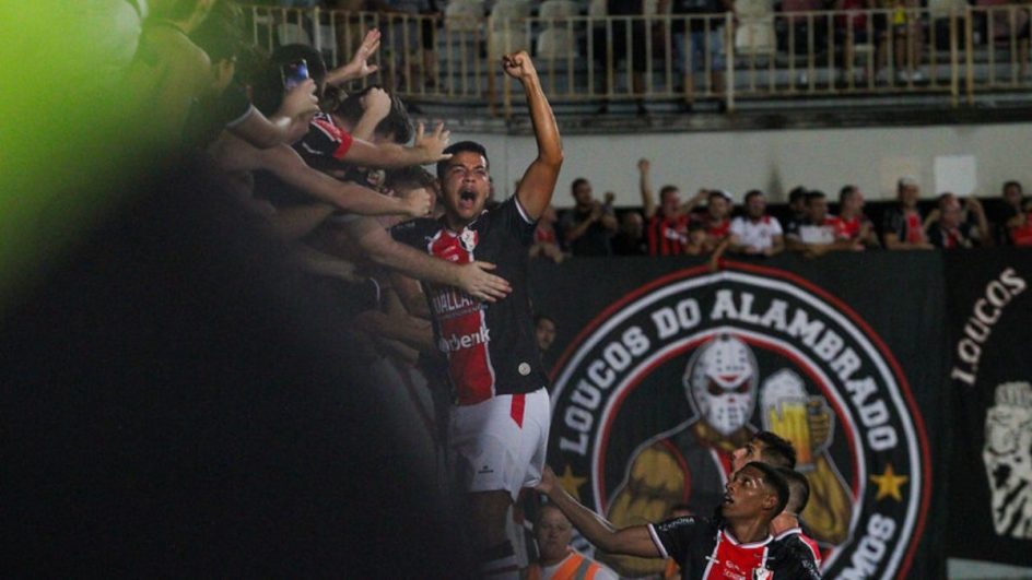 JEC comemora o gol (Foto: Gustavo Mejía, Joinville)
