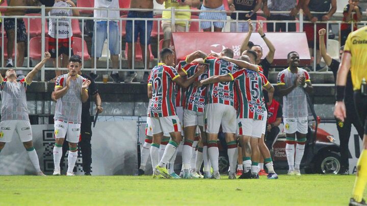 Jogadores do Brusque comemoram o gol (Foto: Lucas Gabriel Cardoso, Brusque, Divulgação)