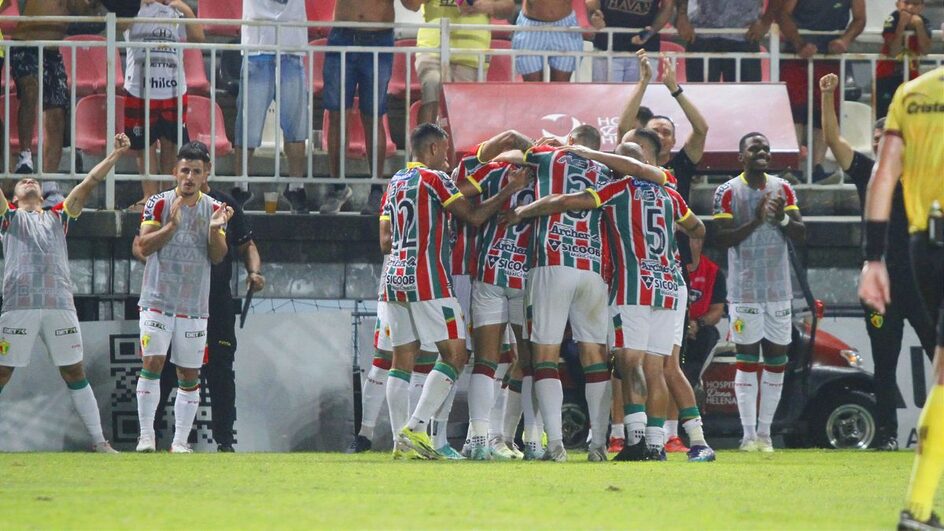 Jogadores do Brusque comemoram o gol (Foto: Lucas Gabriel Cardoso, Brusque, Divulgação)