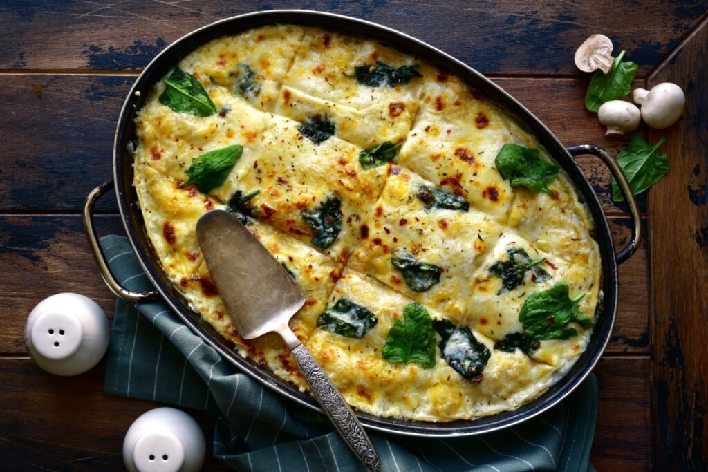 Lasanha de cogumelo com espinafre (Imagem: Liliya Kandrashevich | Shutterstock)