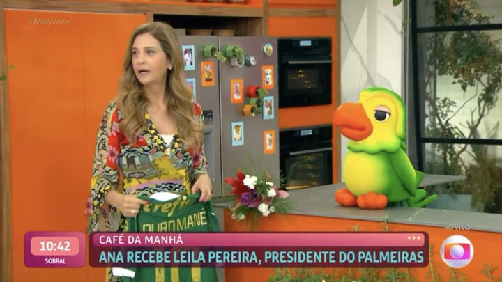 Louro José não curtiu o presente da Leila Pereira (Foto: Reprodução, TV Globo)