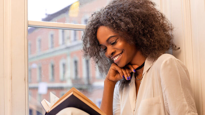 Participação de mulheres na literatura aumenta a diversidade de vozes femininas (Imagem: Andrii Kobryn | Shutterstock)