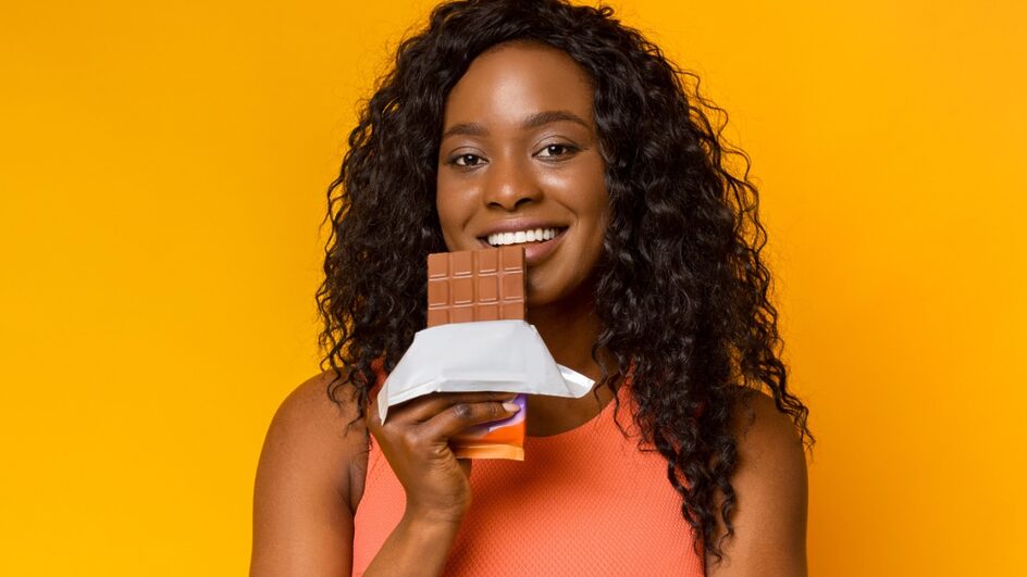 Dependendo do tipo de chocolate, ele pode favorecer a saúde da pele (Imagem: Prostock-studio | Shutterstock)
