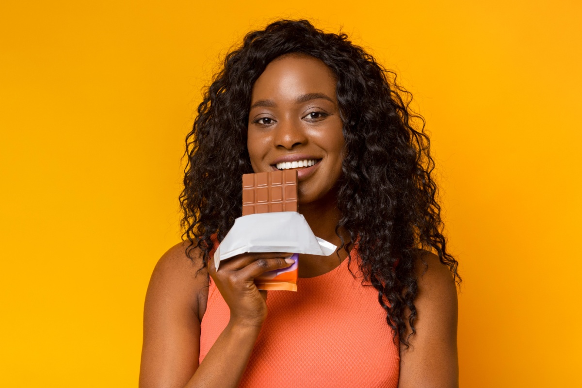 Dependendo do tipo de chocolate, ele pode favorecer a saúde da pele (Imagem: Prostock-studio | Shutterstock)