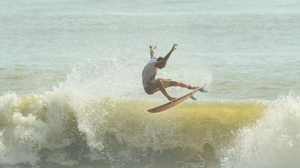 Navegantes abre Campeonato Brasileiro de Surf Master 2024 (1).png