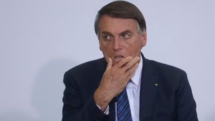 PF indicia Bolsonaro por falsificação de certificado vacinal