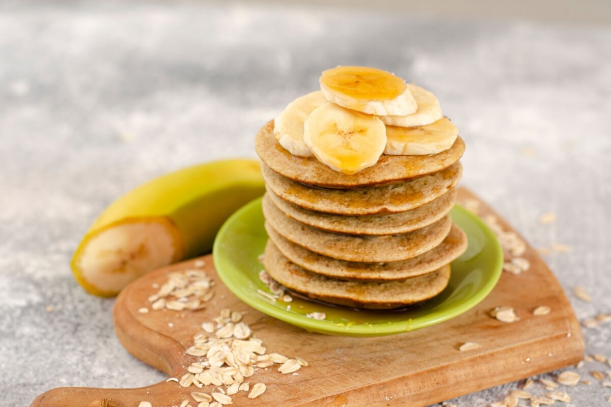 Panqueca de banana e aveia (Imagem: Ustynchenko Iryna | Shutterstock)
