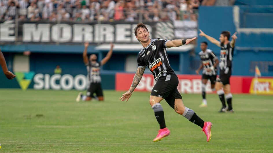 Atacante Guilherme Pato foi destaque na vitória do Figueirense sobre o Barra (Foto: Patrick Floriani, FFC)