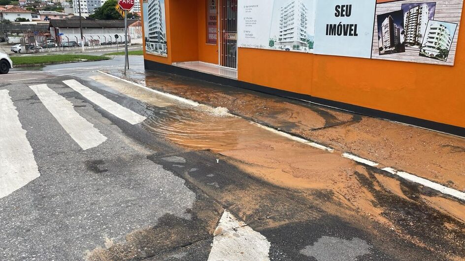 Adutora rompeu pela segunda vez este ano