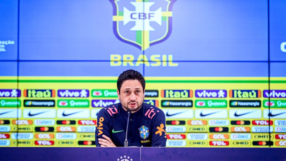 Arthur Elias comanda a seleção brasileira feminina (Foto: Divulgação, CBF)