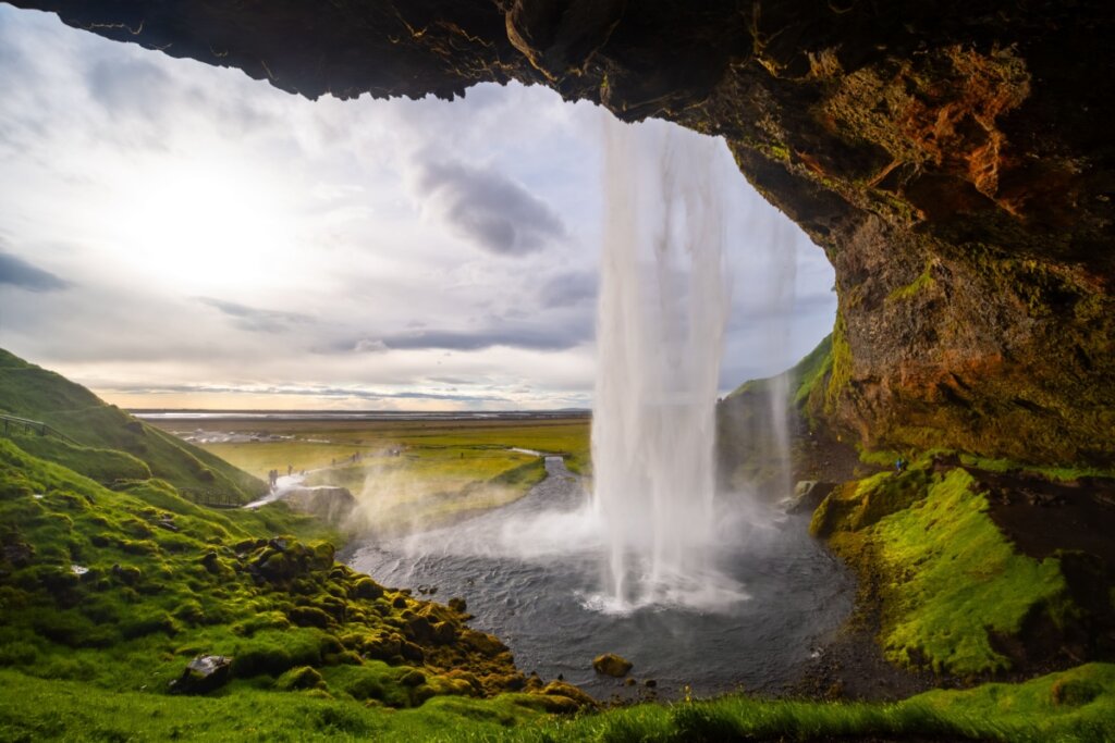 A cachoeira encanta todos os visitantes com sua beleza majestosa (Imagem: ON-Photography Germany | Shutterstock)