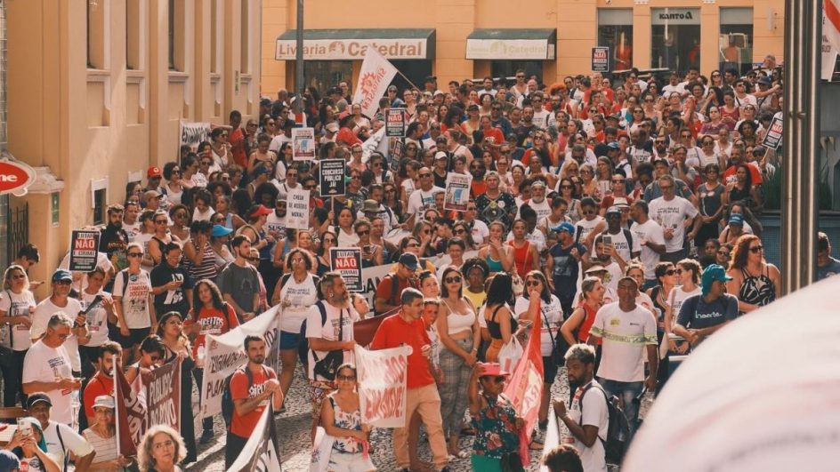 Servidores declaram fim da greve após nove dias de paralisação em Florianópolis