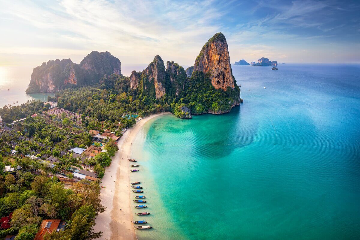 Tailândia é um destino encantador que cativa qualquer turista exigente (Imagem: Sven Hansche | Shutterstock)