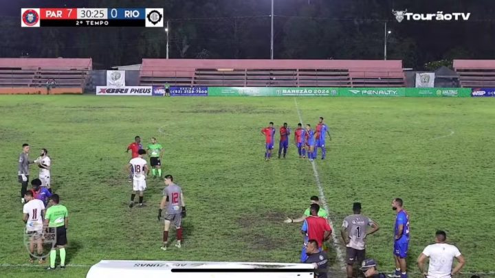 Time de futebol leva 7 a 0 e abandona o campo na metade do 2º tempo