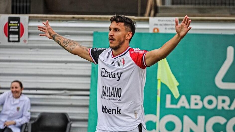 Meia Warley, do Joinville, foi um dos grandes destaques da rodada de ida das quartas de final do Catarinense 2024 (Foto: divulgação, Jec)