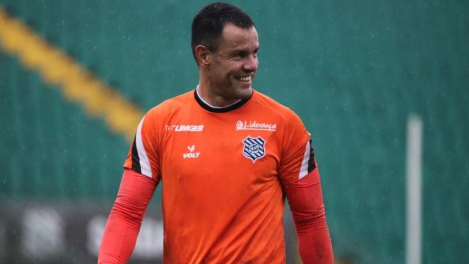 Wilson se despede do futebol (Foto: Patrick Floriani, Figueirense)